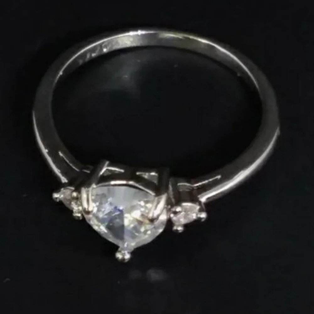 HEART CUT ICE ON FIRE RING - Picture 5 of 9